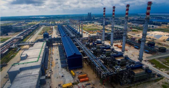 Nigéria : Le groupe Dangote réagit à l'annonce de la "supposée" mise en service de sa raffinerie.